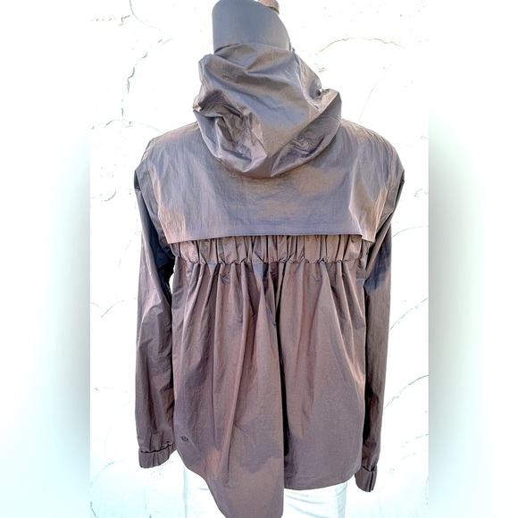 LULULEMON ladies waterproof rain/windbreaker Jacket - Picture 6 of 14